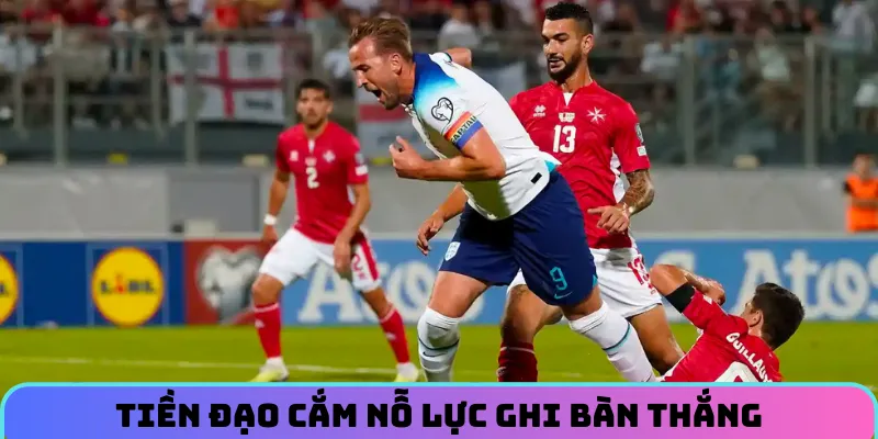 Vai trò tiền đạo cắm nỗ lực ghi bàn thắng